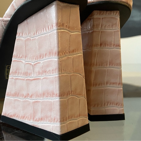 L’Intervalle Pink Crocodile Print Heels - Picture 4 of 4